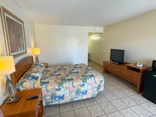 Big Chile Inn & Suites