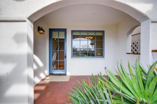 Coastal Santa Barbara Townhome, Walk to Beach!