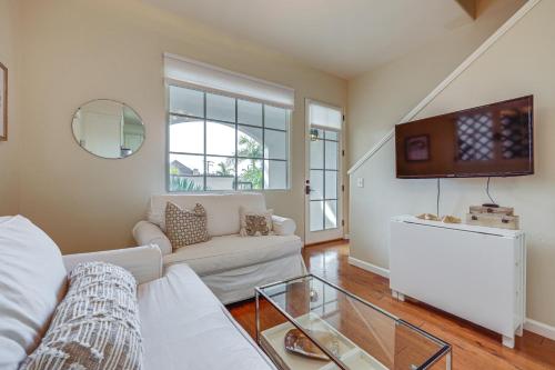 Coastal Santa Barbara Townhome, Walk to Beach!