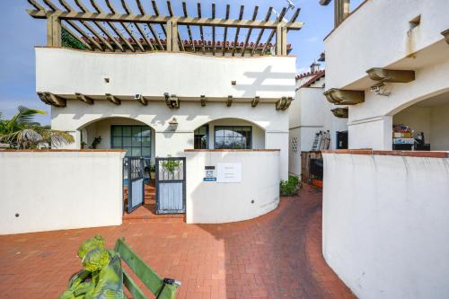 Coastal Santa Barbara Townhome, Walk to Beach!