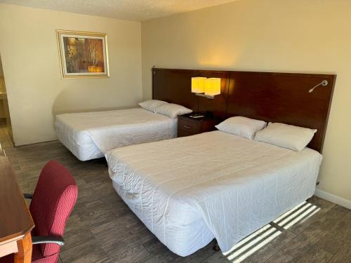 Big Chile Inn & Suites - image 13