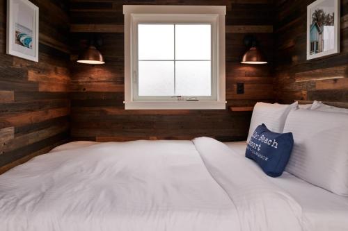 1 queen bed, 1 sofa bed