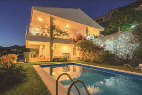4 bedrooms villa with private pool terrace and wifi at Almunecar 1 km away from the beach