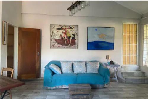 New barn room private space, FIBRE Wifi, Vegan Home in Randburg