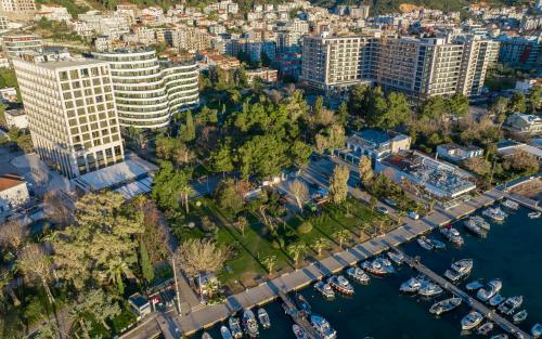 Amare Luxury Apartments - image 2