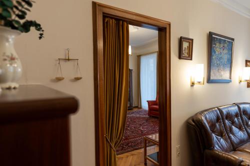 NEU - 4 Zimmer, 4 Betten, 5 Min zum HBF, Terrasse, 160qm, Augsburg (fotografie 8)