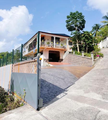 L'appart Ixora climatisé avec terrasse ! - Location saisonnière - Les Abymes