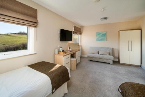 Godshill Park Barn - image 9