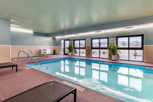 Holiday Inn Express Metropolis an IHG Hotel - image 14