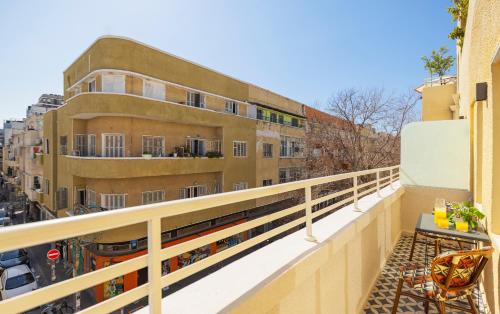 King Suite with Balcony image 2