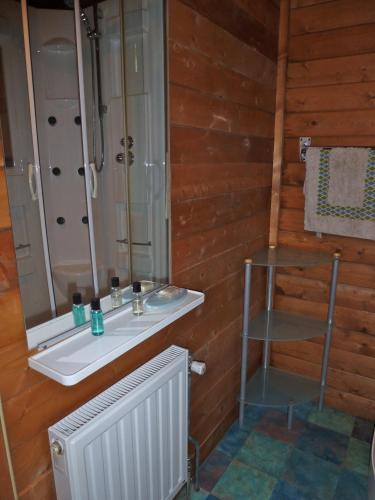 Bed & Happiness - image 10