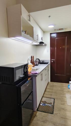 J Studio - Fast WiFi, 55 UHD TV with Netflix & Prime Video, Free Pool Access, Silang (photo 5)
