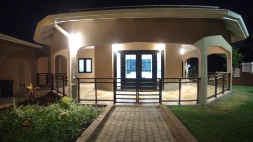 Golden Pear Villa-CR in Corinth