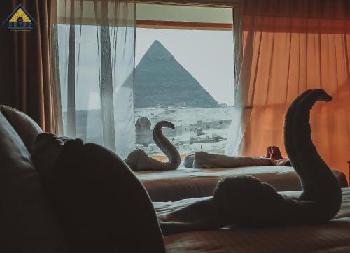 Zimmer, familien, blick auf pyramide, balkon