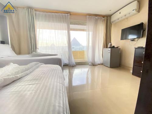 1 doppelbett oder 2 einzelbetten, deluxe, blick auf pyramide, balkon