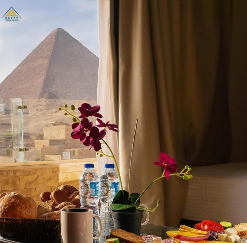 Mediu înconjurător, Egypt pyramids inn in Al-'Amriyah