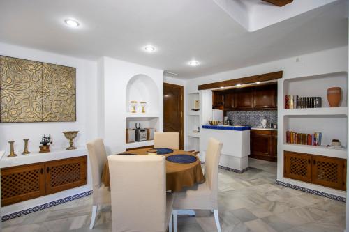 Buganvilla Apartment, 95m2, 3 Bedrooms, Terrace, 300m to Los Locos Beach in Torrevieja