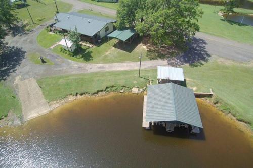 Historic 4 BR Lakefront House with boat house and in Alliance, USA