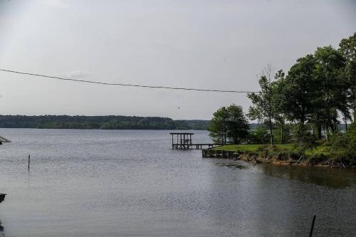 Historic 4 BR Lakefront House with boat house and in Alliance, USA