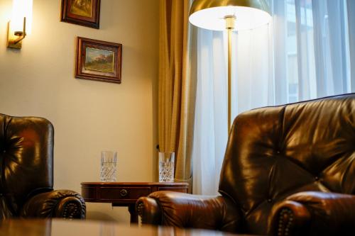 NEU - 4 Zimmer, 4 Betten, 5 Min zum HBF, Terrasse, 160qm, Augsburg (fotografie 9)
