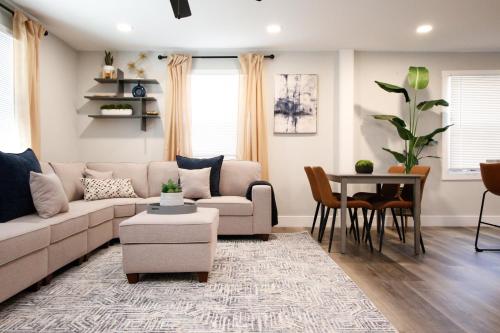 Luxury 4 Large Bedrooms with 5 Beds and 3 Baths, a Quiet Street in Cascade Area in Atlanta, USA