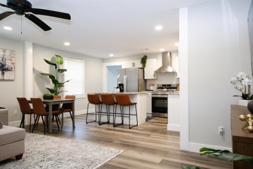 Luxury 4 Large Bedrooms with 5 Beds and 3 Baths, a Quiet Street in Cascade Area in Atlanta, USA