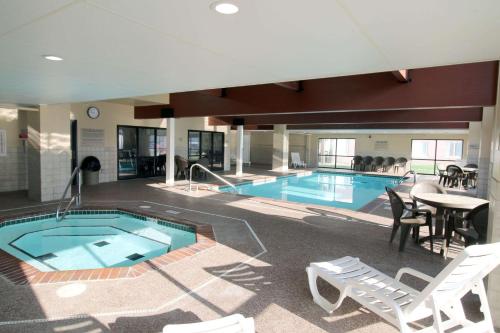 Country Inn & Suites by Radisson, Council Bluffs, IA