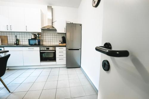 кухня, Zentral-Kingsize Bett-Playstation 4-HBF nach Köln und Düsseldorf (Zentral-Kingsize Bett-Playstation 4-HBF nach Koln und Dusseldorf) in Haan