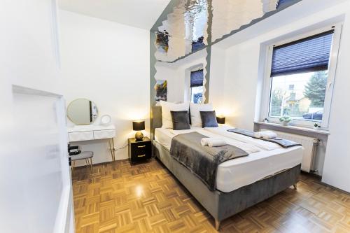 Zentral-Kingsize Bett-Playstation 4-HBF nach Köln und Düsseldorf (Zentral-Kingsize Bett-Playstation 4-HBF nach Koln und Dusseldorf) in Haan