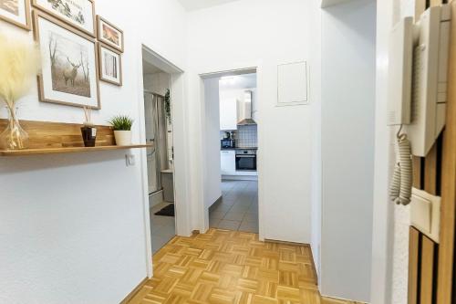 Zentral-Kingsize Bett-Playstation 4-HBF nach Köln und Düsseldorf (Zentral-Kingsize Bett-Playstation 4-HBF nach Koln und Dusseldorf) in Haan