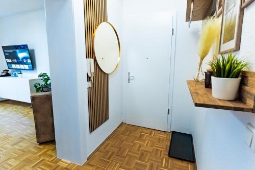 Вхід, Zentral-Kingsize Bett-Playstation 4-HBF nach Köln und Düsseldorf (Zentral-Kingsize Bett-Playstation 4-HBF nach Koln und Dusseldorf) in Haan