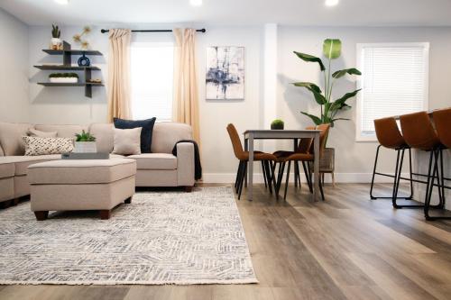 Luxury 4 Large Bedrooms with 5 Beds and 3 Baths, a Quiet Street in Cascade Area in Atlanta, USA