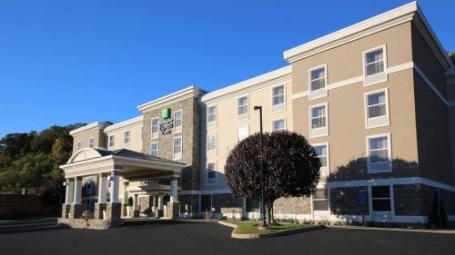 Holiday Inn Express Danbury I-84, an IHG hotel - Hotel - Danbury