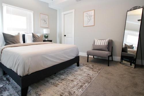 Luxury 4 Large Bedrooms with 5 Beds and 3 Baths, a Quiet Street in Cascade Area in Atlanta, USA