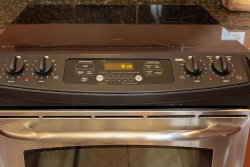 Orchid Suite in South Maui, across from the beach, 1 bedroom sleeps 4 Orchid Suite in South Maui, across from the beach, 1 bedroom sleeps 4