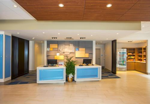 Holiday Inn Express & Suites Pittsburgh North Shore