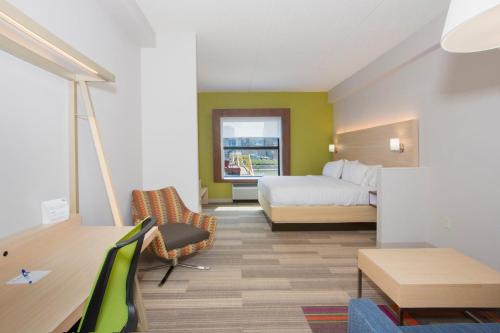 Holiday Inn Express & Suites Pittsburgh North Shore, an IHG Hotel