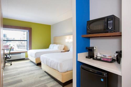 Holiday Inn Express & Suites Pittsburgh North Shore, an IHG Hotel