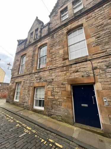 Boyds Entry flat Old town