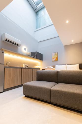 Studio (Skylight) image 8