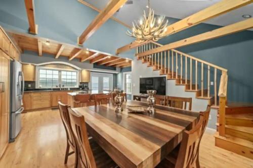 Sunset Cove Lakefront Luxury Lodge with Private Dock Sunset Cove Lakefront Luxury Lodge with Private Dock