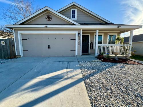 Superb Home 7 minutes from Lackland Air Force Base