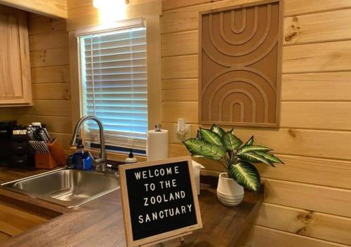 Serene 1BR Cabin near NC Z00 with Loft & Waterview in Asheboro