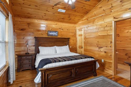 Six-Bedroom House image 8