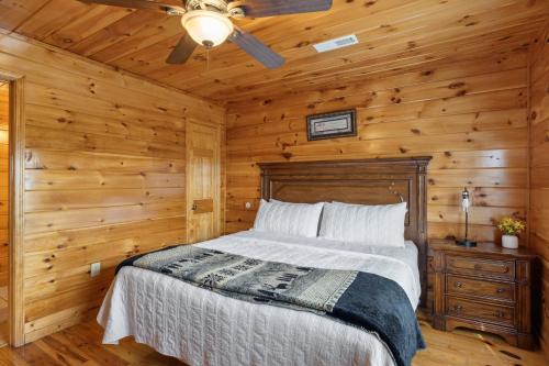 Six-Bedroom House image 6