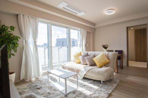 Tokyo Bay Port Area, high-rise luxury apartment with view, 2 minutes to Takeshiba Station