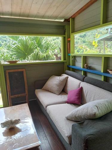 La pirogue enchantée maison karukera (La pirogue enchantee maison karukera) in Païta