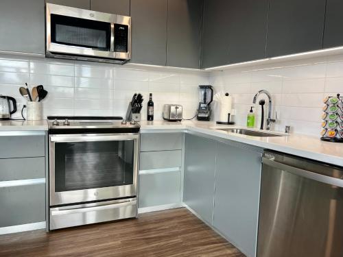 Large Hollywood Corner 2 Bedroom with Private Balcony, Los Ángeles (foto 9)