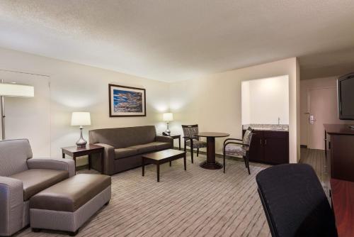 Holiday Inn Knoxville West - Cedar Bluff, an IHG Hotel