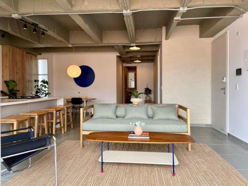 Captivating 2BR with Balcony in Laureles, Medellín (Foto 5)